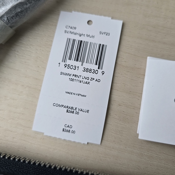 SOLD OUT COACH Limited Edition Snowman Print Zip Wallet - Picture 2 of 10